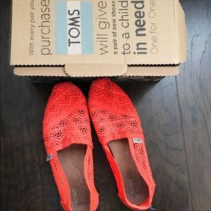 Neon orange toms